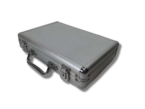 Pokeripelimerkkejä salkussa (200 kpl)