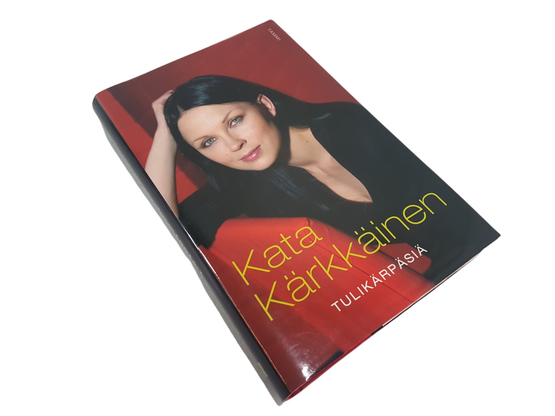 Kirja (Kata Kärkkäinen - Tulikärpäsiä)