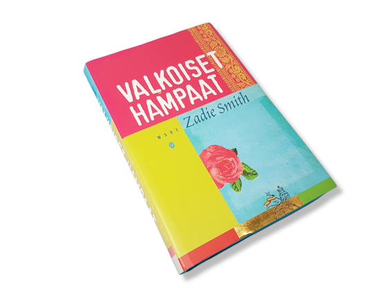 Kirja (Zadie Smith - Valkoiset hampaat)