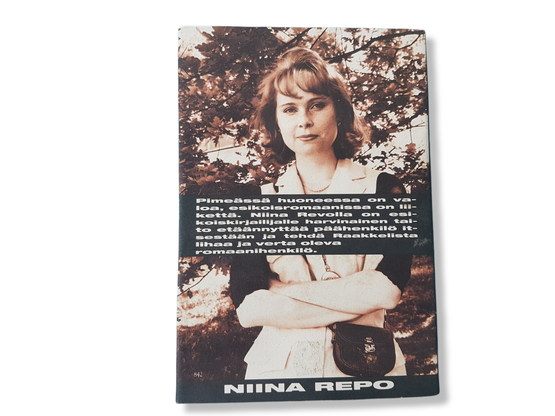 Kirja (Niina Repo - Pimeä huone)