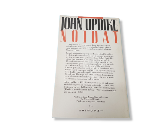 Kirja (John Updike - Noidat)