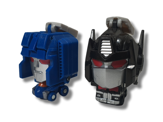 Kaksi Transformers figuuria (Hasbro Tomy)