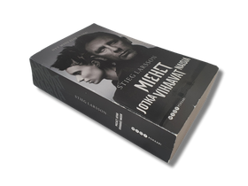 Kirja (Miehet jotka Vihaavat naisia - Stieg Larsson)