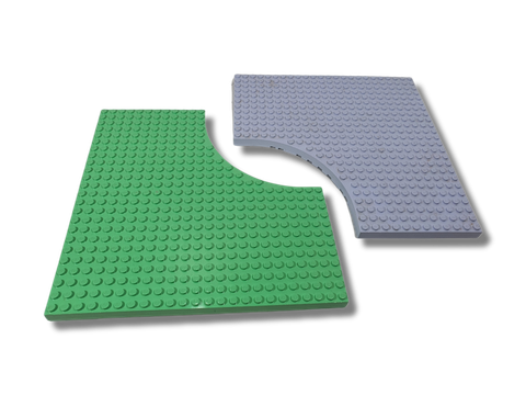 Kaksi Lego rakennuslevyä (19 x 19cm)