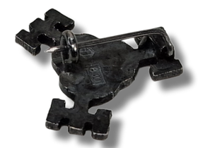 Pieni pinssi 830 leimalla