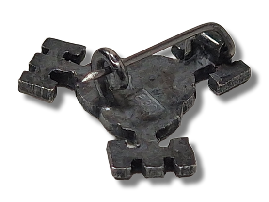 Pieni pinssi 830 leimalla