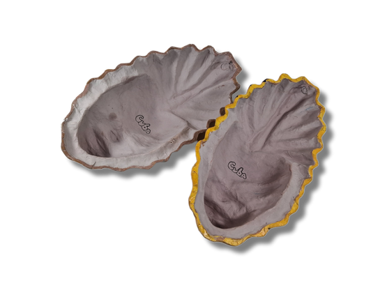 Kaksi seinäkoristetta (34 cm)