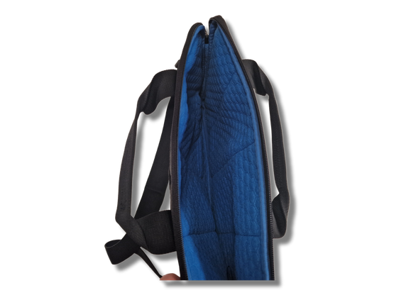 Pieni tietokonelaukku 15