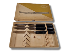 Kolme veistä (Hackman Sorsakoski)