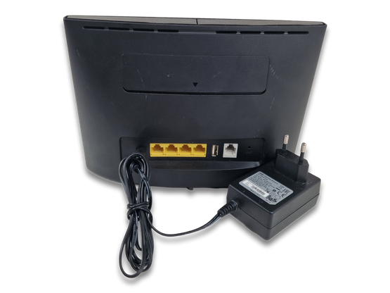 Musta 4G reititin (Huawei B525s-23a)