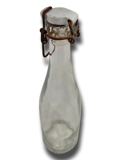 Vanha pullo keraamisella korkilla (Woima)