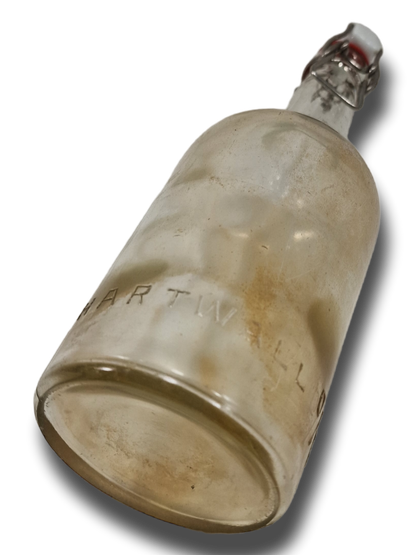 Vanha pullo keraamisella korkilla (Hartwall A/B)