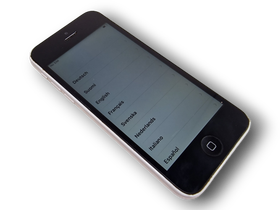 Puhelin (Apple iPhone 5c)