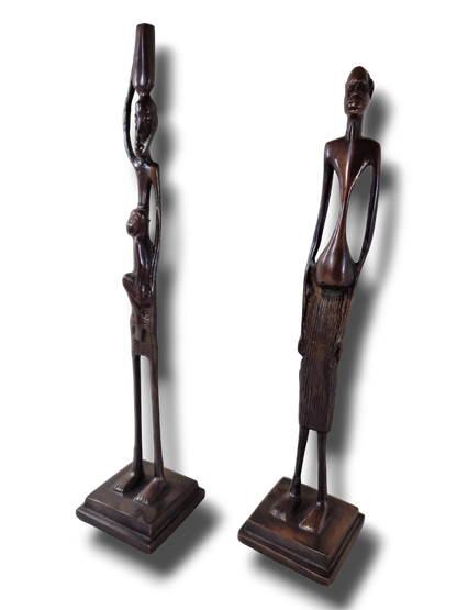 Kaksi metallista patsasta (korkeus 30 cm