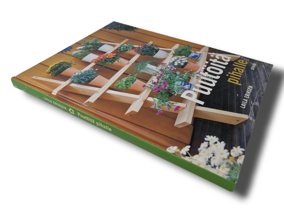 Kirja (Puutöitä Pihalle - Laila Eriksen)