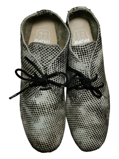 Naisten jalkineet, koko 39, ( Maruti)
