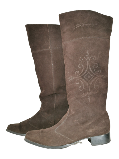 Naisten pitkävartiset jalkineet, koko 40, (Pertti Palmroth)