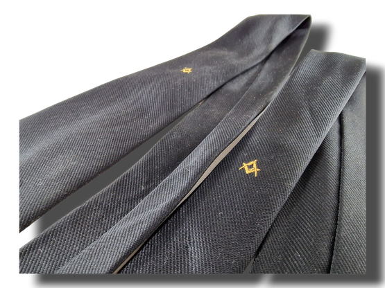 Kravatti / Solmio (Tumma - Vapaamuurari logolla)