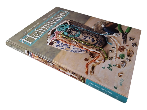 Kirja (Helmitaivas - Johanna Vireaho)