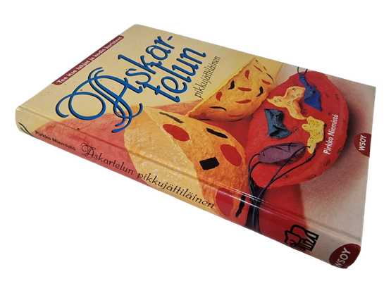 Kirja (Askartelun pikkujättiläinen - Pirkko Niemistö)