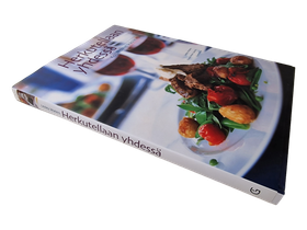 Kirja (Herkutellaan yhdessä : Kotikokin käsikirja - Lesley Waters)