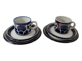 Kaksi kahvikuppi settiä (Arabia Saara)