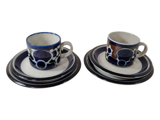 Kaksi kahvikuppi settiä (Arabia Saara)