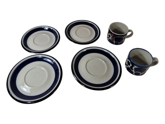 Kaksi kahvikuppi settiä (Arabia Saara)