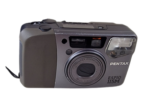 Filmikamera ja suojapussi (Pentax Espio 115M)