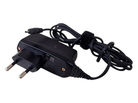 Pienipäinen laturi (Nokia AC-4E)