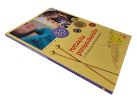 Kirja (Hetaleita poropeukaloille - Yli 30 helppoa ja näyttävää neulemallia)