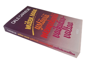 Kirja (Miten saan ystäviä menestystä vaikutusvaltaa - Dale Carnegie)