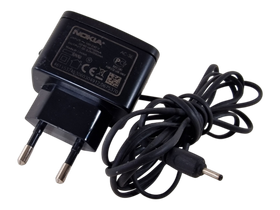 Pienipäinen laturi (Nokia AC-3E)