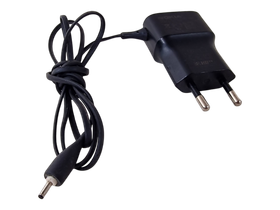 Pienipäinen laturi (Nokia AC-11E)