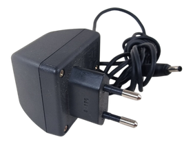 Isopäinen laturi (Nokia ACP-7E)