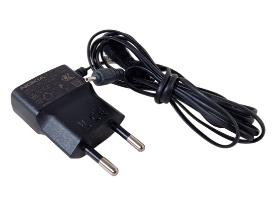 Pienipäinen laturi (Nokia AC-5E)