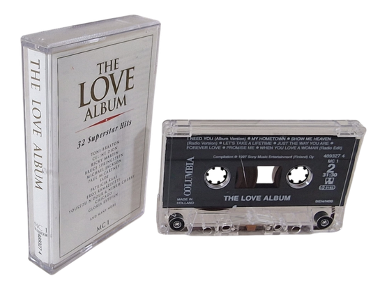 C -kasetti (The Love Album - 32 Superstar Hits MC 1)