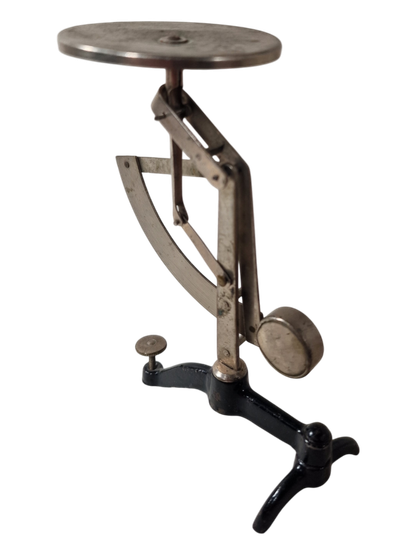 Vintage kirjevaaka (korkeus 13,5cm)