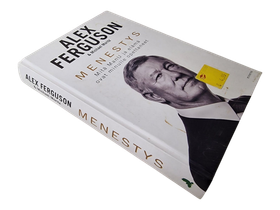 Kirja (Menestys : Mitä ManU ja elämä ovat minulle opettaneet - Alex Ferguson & Michael Moritz)