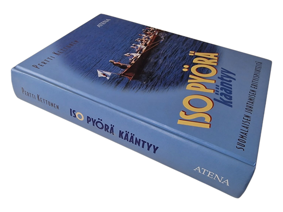 Kirja (Iso Pyörä Kääntyy : Suomalaisen Johtamisen Erityispiirteitä - Pertti Kettunen)