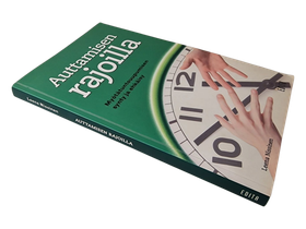 Kirja (Auttamisen rajoilla : Myötätuntouupumisen synty ja ehkäisy - Leena Nissinen)