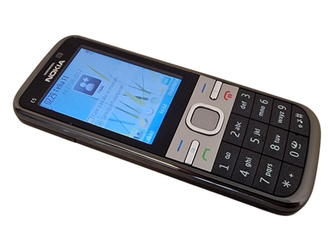 Puhelin (Nokia C5)