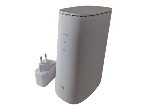 4G -modeemi / reititin (ZTE MF289F)