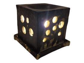 Keraminen valaisin (mitat 18 x 16 cm)