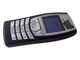 Puhelin (Nokia 6610i)
