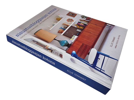 Kirja (Sisustusbloggaajan kotona : Ideoita Susustamiseen - Käytännön Neuvoja Omaan Blogiin - Ellie Tennant)