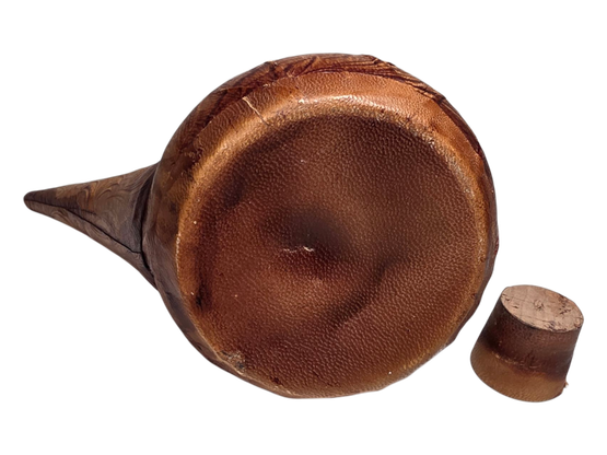 Viinikarahvi nahkapäällysteellä