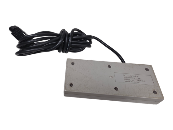 Peliohjain (Nintendo NES-004)