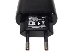 Laturi (Deltaco USB-AC59 / 5V2,4A)