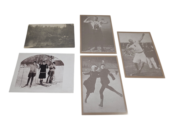 Neljä vanhaa postikorttia (valokuvia)